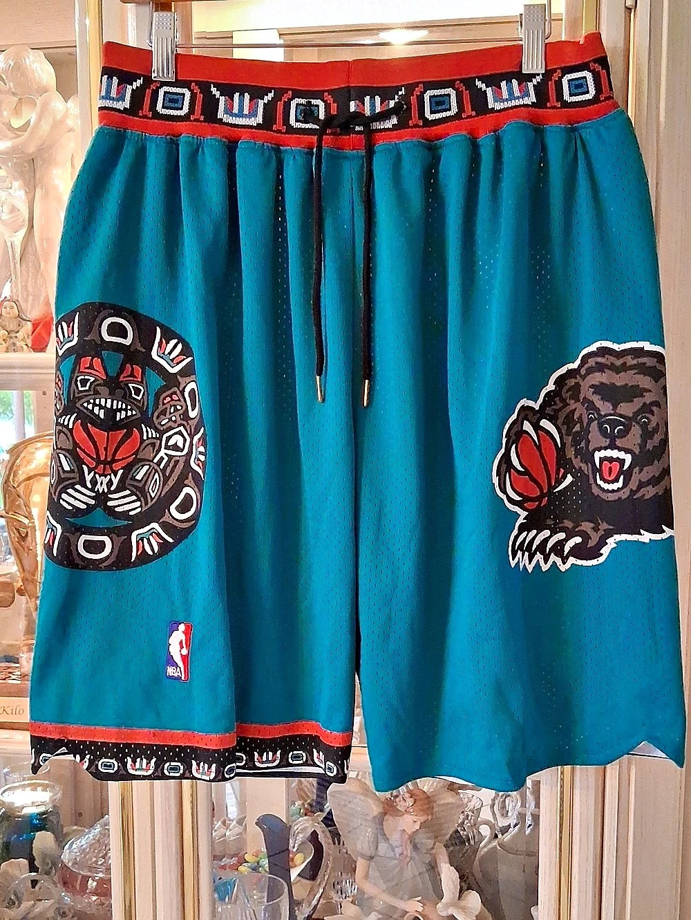 JUST*DON 1995-96 Vancouver Grizzlies Mesh Basketball Shorts. Size XL. Great Cond
